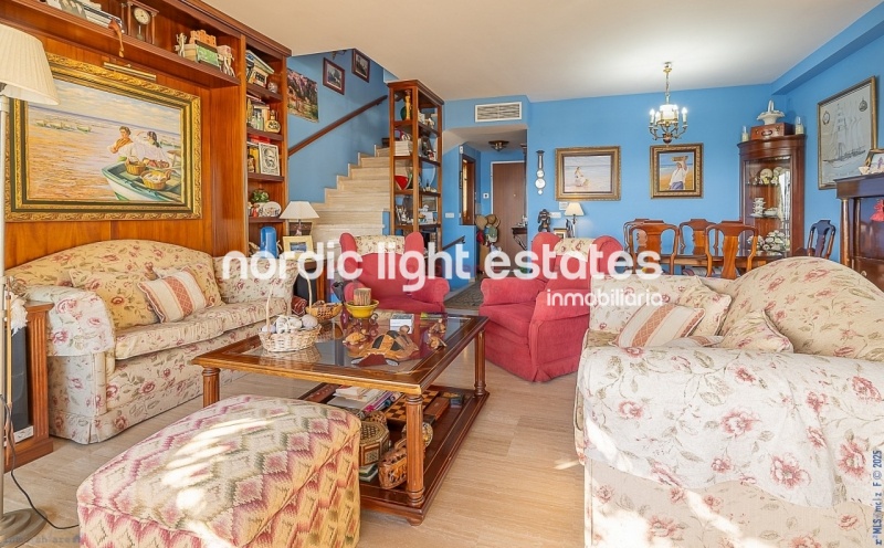 Impressive house with harbour views and several garages