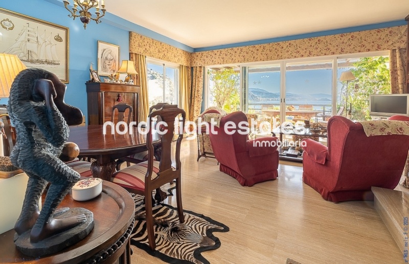 Impressive house with harbour views and several garages