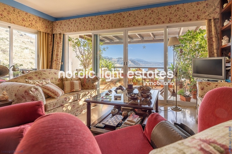 Impressive house with harbour views and several garages