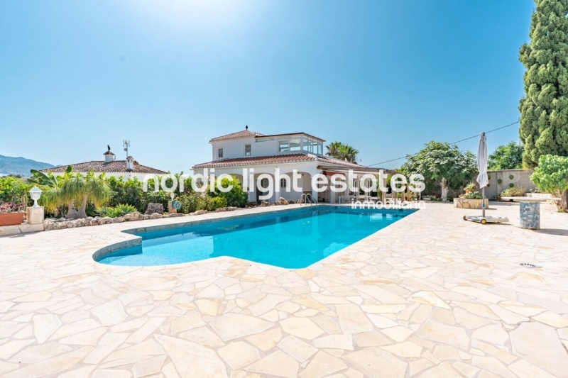Unique oppourtunity in Nerja. 2 independent villas one one plot