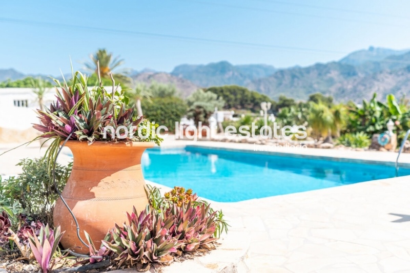 Unique oppourtunity in Nerja. 2 independent villas one one plot