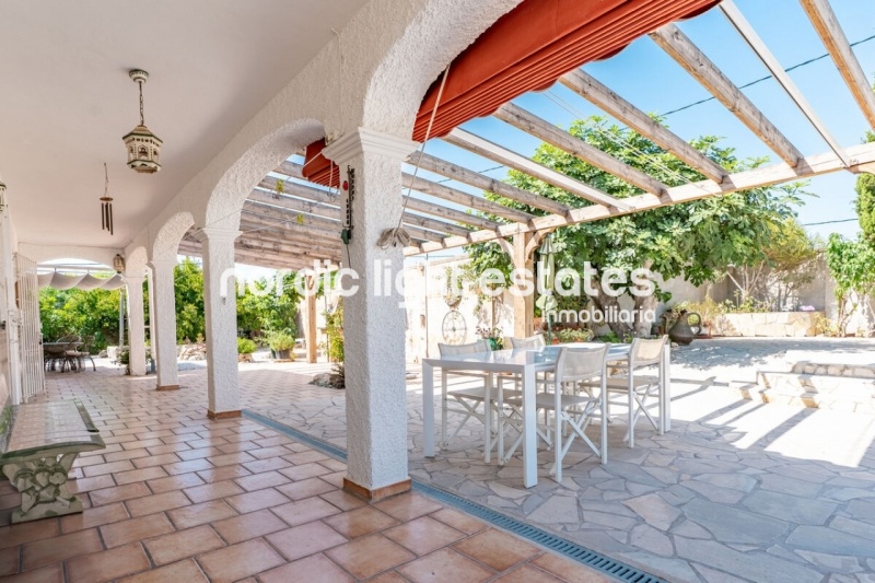 Unique oppourtunity in Nerja. 2 independent villas one one plot