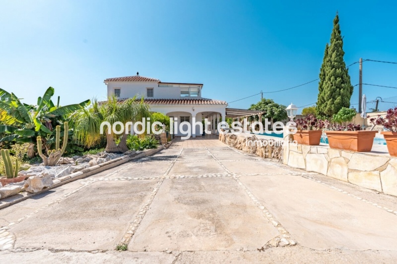 Unique oppourtunity in Nerja. 2 independent villas one one plot