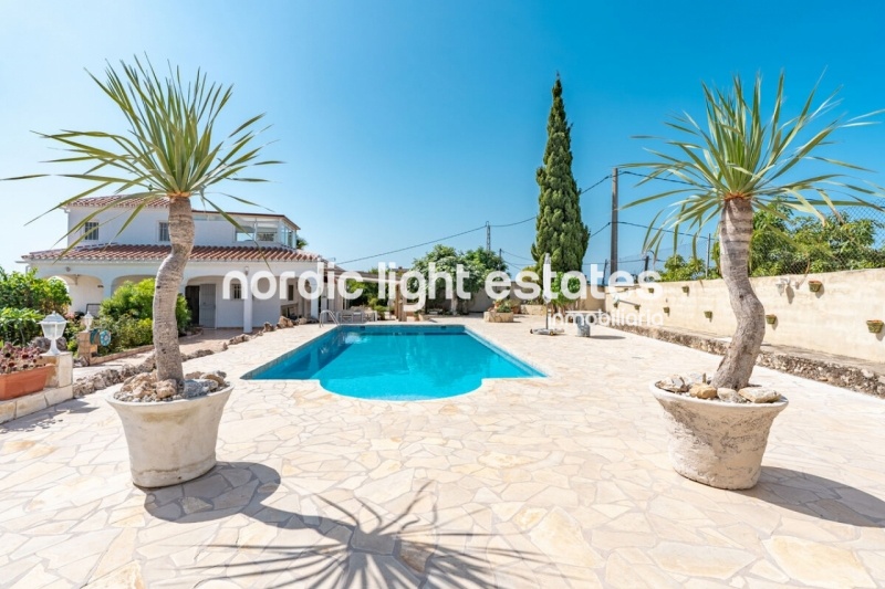 Unique oppourtunity in Nerja. 2 independent villas one one plot