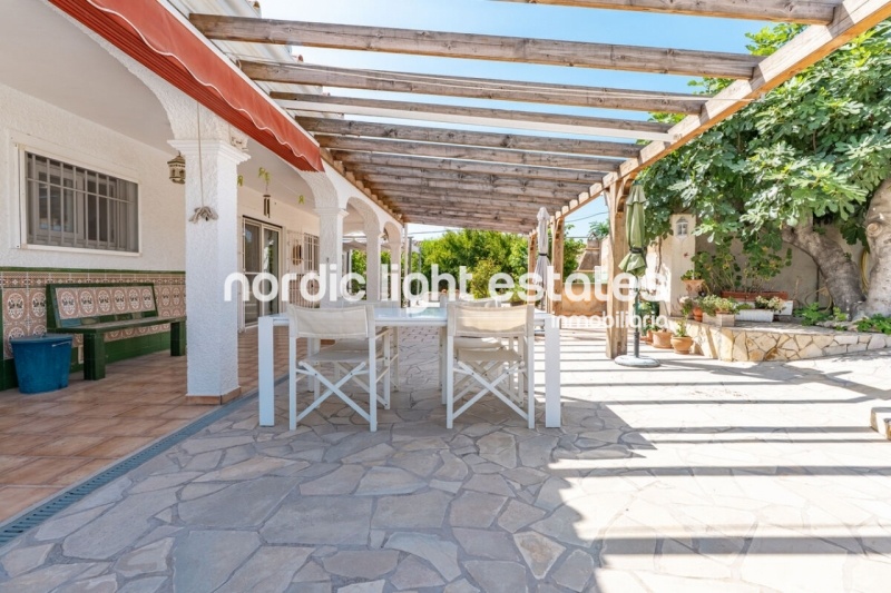 Unique oppourtunity in Nerja. 2 independent villas one one plot