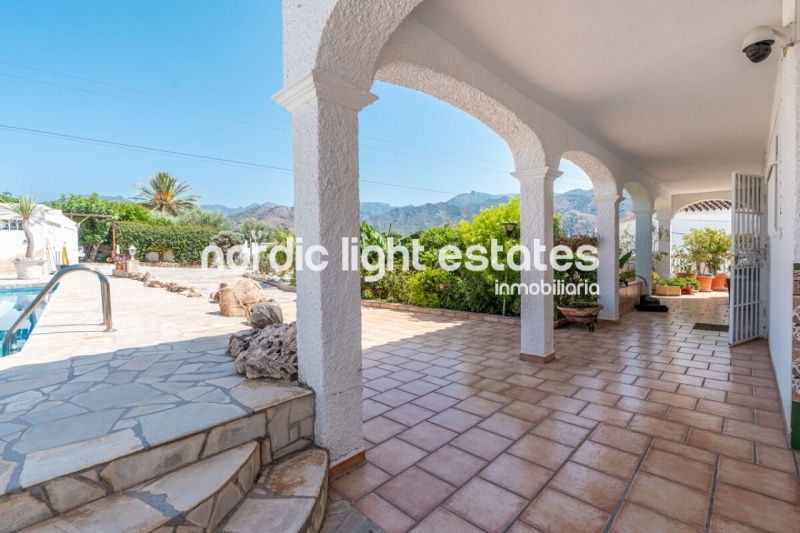 Unique oppourtunity in Nerja. 2 independent villas one one plot