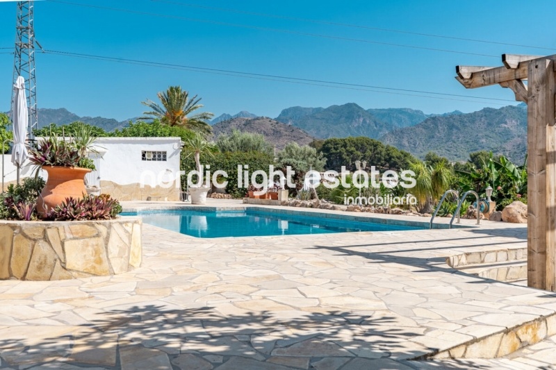 Unique oppourtunity in Nerja. 2 independent villas one one plot