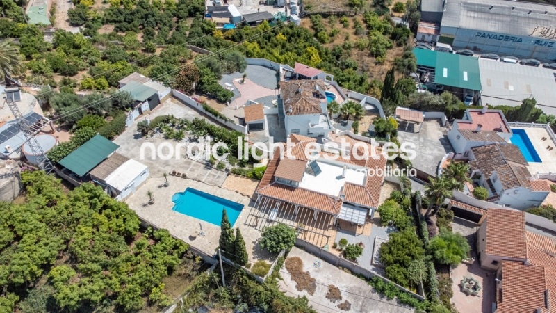 Unique oppourtunity in Nerja. 2 independent villas one one plot