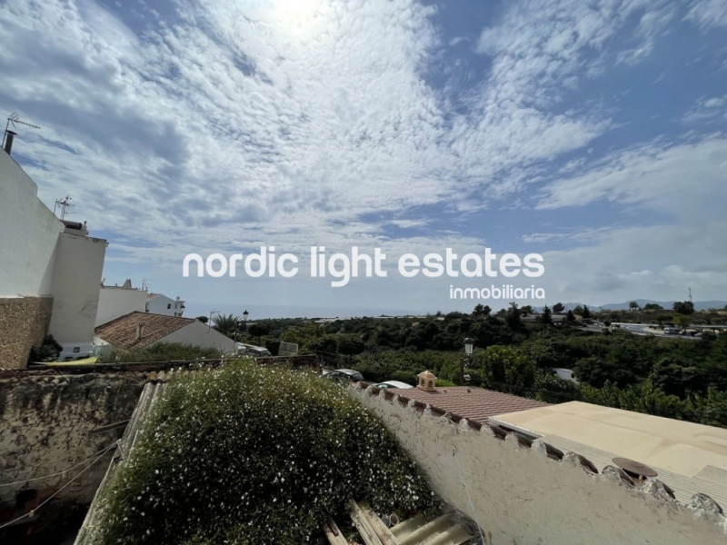 Traditional villagehouse to renovate in Maro. 5 bedrooms