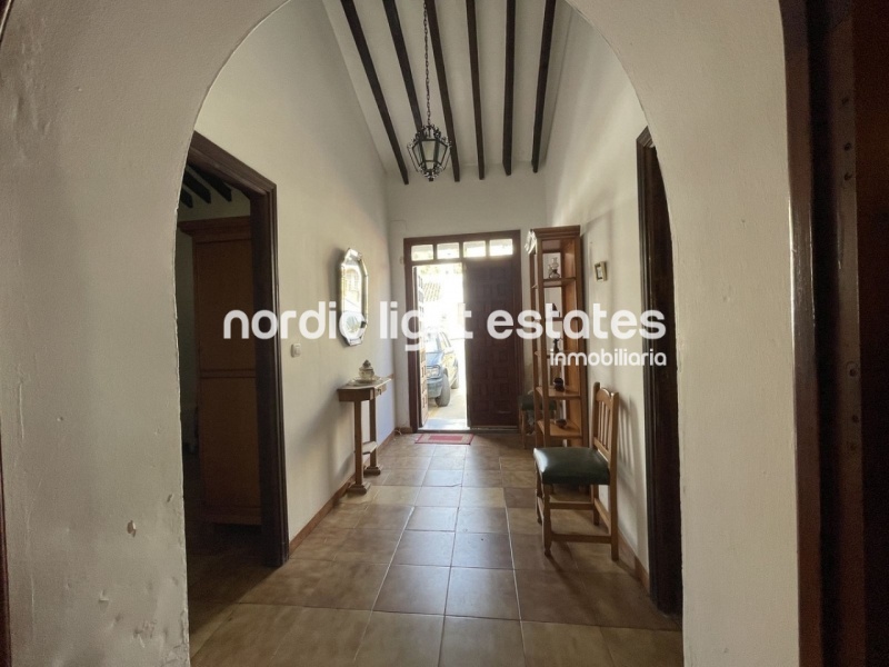 Traditional villagehouse to renovate in Maro. 5 bedrooms