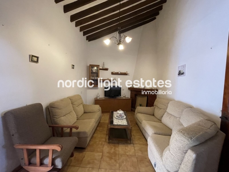 Traditional villagehouse to renovate in Maro. 5 bedrooms