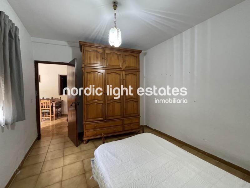 Traditional villagehouse to renovate in Maro. 5 bedrooms