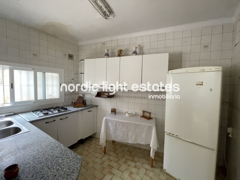 Traditional villagehouse to renovate in Maro. 5 bedrooms