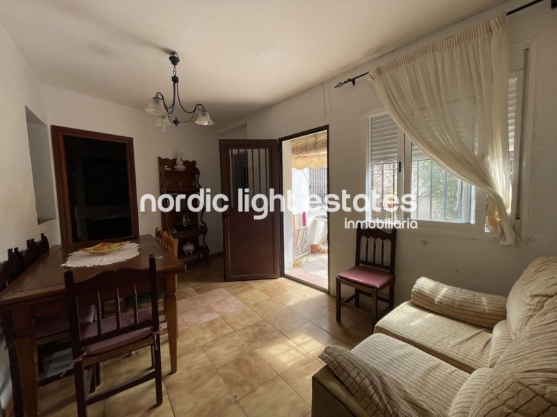 Traditional villagehouse to renovate in Maro. 5 bedrooms