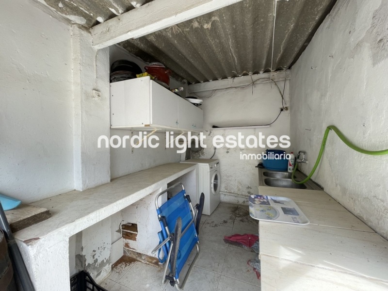 Traditional villagehouse to renovate in Maro. 5 bedrooms