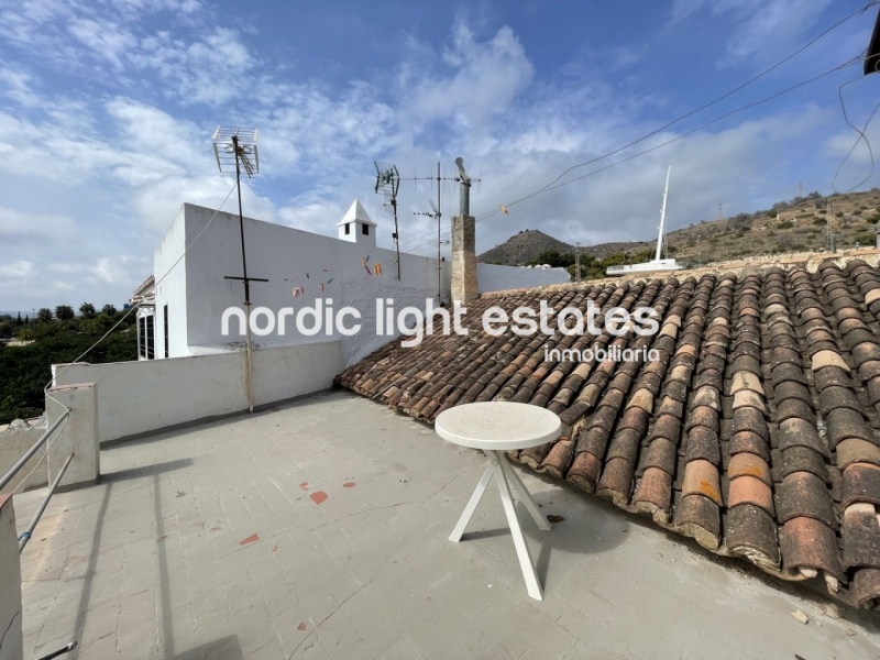 Traditional villagehouse to renovate in Maro. 5 bedrooms