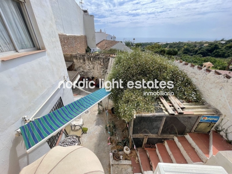 Traditional villagehouse to renovate in Maro. 5 bedrooms