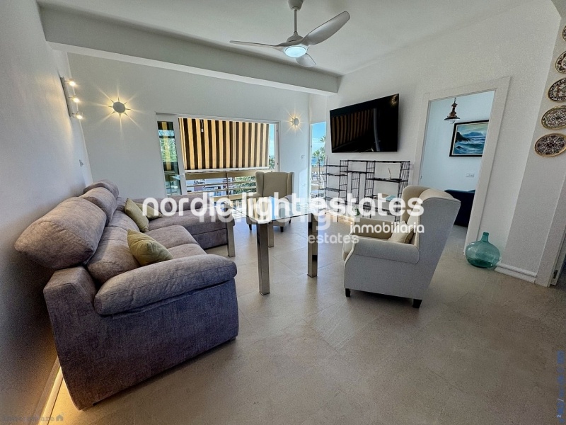 Apartamento competamente reformado en primera línea de la playa en Almuñécar
