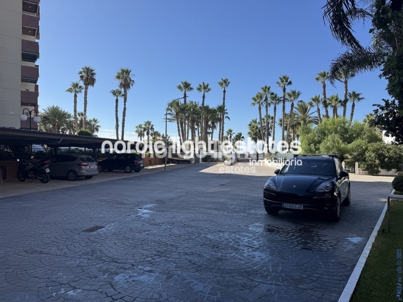Apartamento competamente reformado en primera línea de la playa en Almuñécar