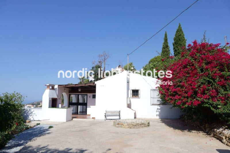 Oportunidad de inversión. 2 casas independientes muy cerca de Torrox Pueblo