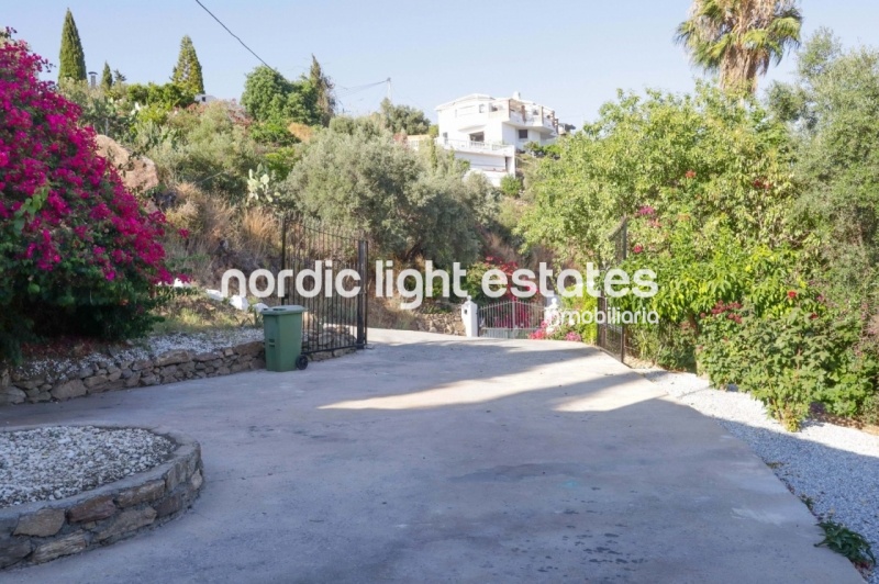 Oportunidad de inversión. 2 casas independientes muy cerca de Torrox Pueblo