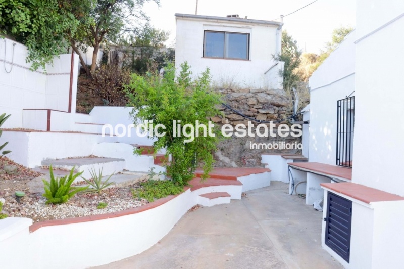 Oportunidad de inversión. 2 casas independientes muy cerca de Torrox Pueblo