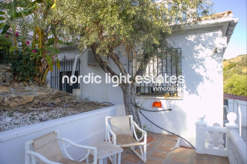 Oportunidad de inversión. 2 casas independientes muy cerca de Torrox Pueblo