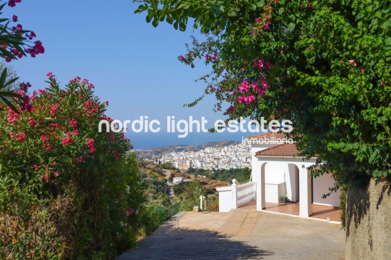 Oportunidad de inversión. 2 casas independientes muy cerca de Torrox Pueblo