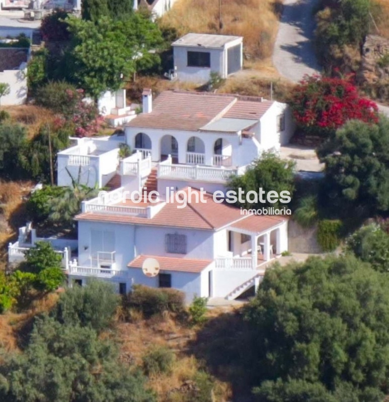 Oportunidad de inversión. 2 casas independientes muy cerca de Torrox Pueblo