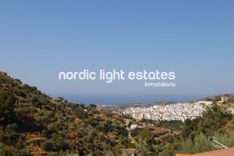 Oportunidad de inversión. 2 casas independientes muy cerca de Torrox Pueblo
