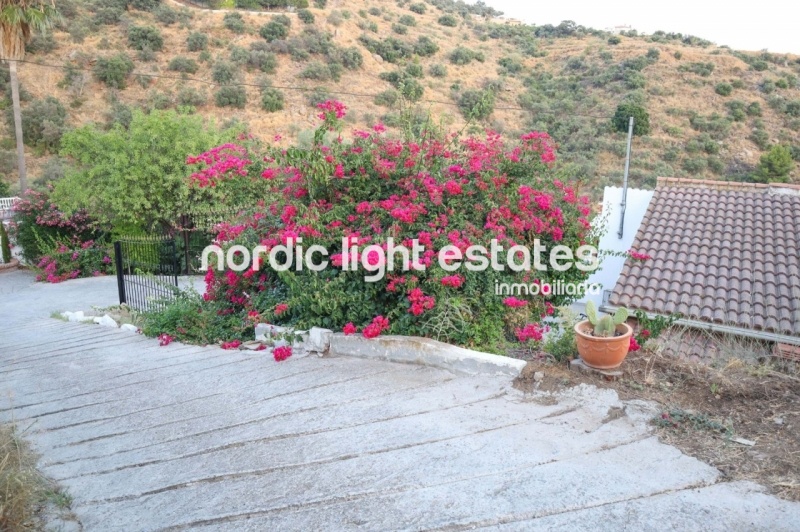 Oportunidad de inversión. 2 casas independientes muy cerca de Torrox Pueblo
