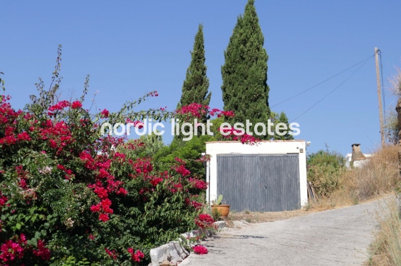 Oportunidad de inversión. 2 casas independientes muy cerca de Torrox Pueblo