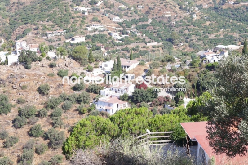 Oportunidad de inversión. 2 casas independientes muy cerca de Torrox Pueblo