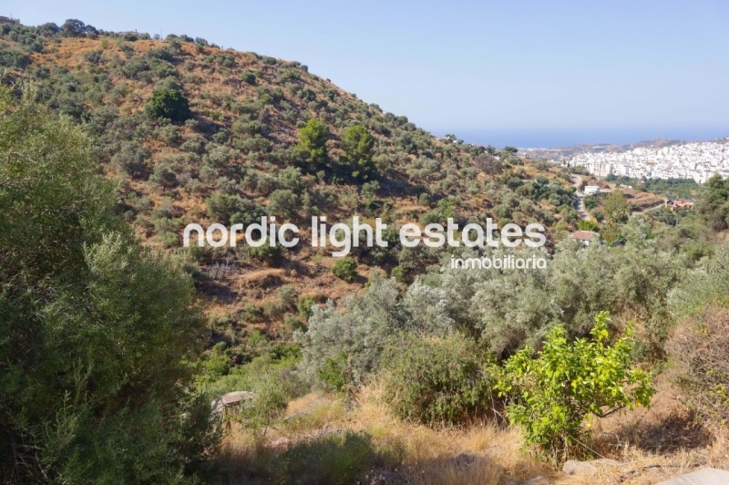 Oportunidad de inversión. 2 casas independientes muy cerca de Torrox Pueblo