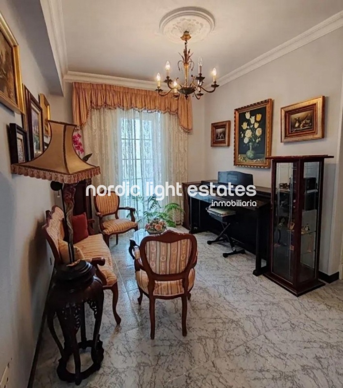Spacious apartment 5 bedrooms with independent studio in Málaga city
