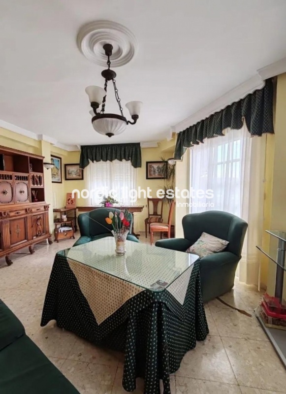 Spacious apartment 5 bedrooms with independent studio in Málaga city