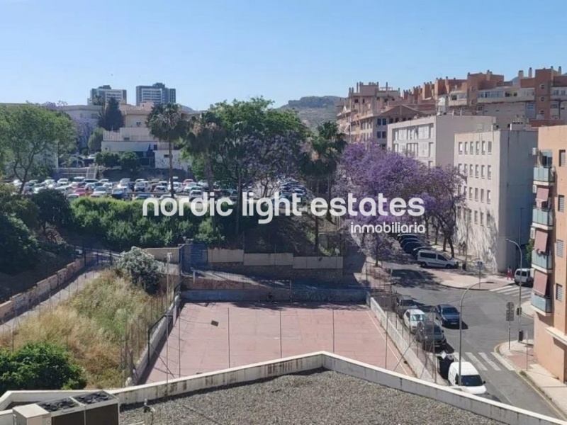 Spacious apartment 5 bedrooms with independent studio in Málaga city