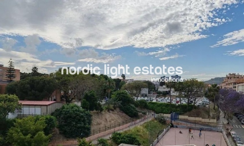 Spacious apartment 5 bedrooms with independent studio in Málaga city