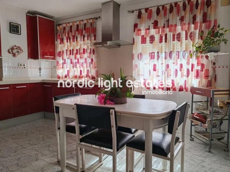 Spacious apartment 5 bedrooms with independent studio in Málaga city