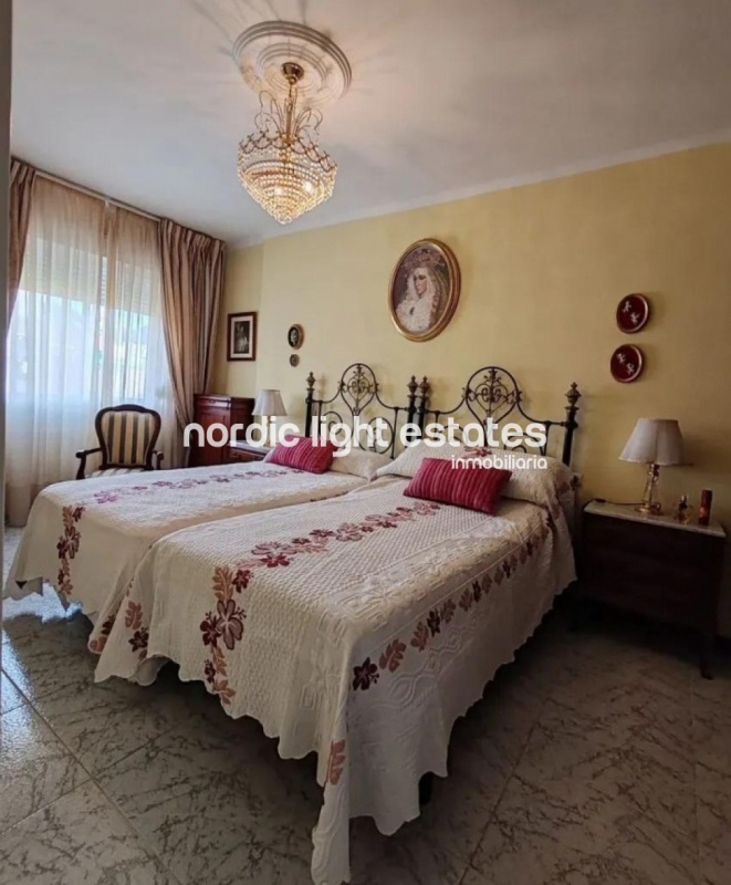 Spacious apartment 5 bedrooms with independent studio in Málaga city