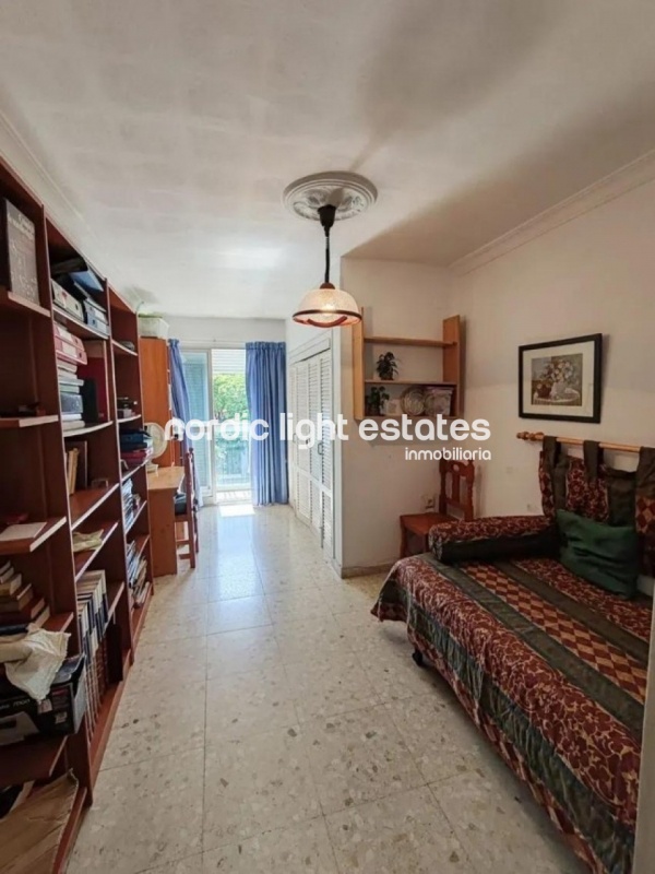 Spacious apartment 5 bedrooms with independent studio in Málaga city