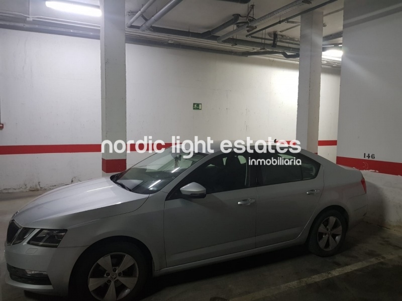 Spacious studio apartment with terrace, parking space and community pool in El Peñoncillo