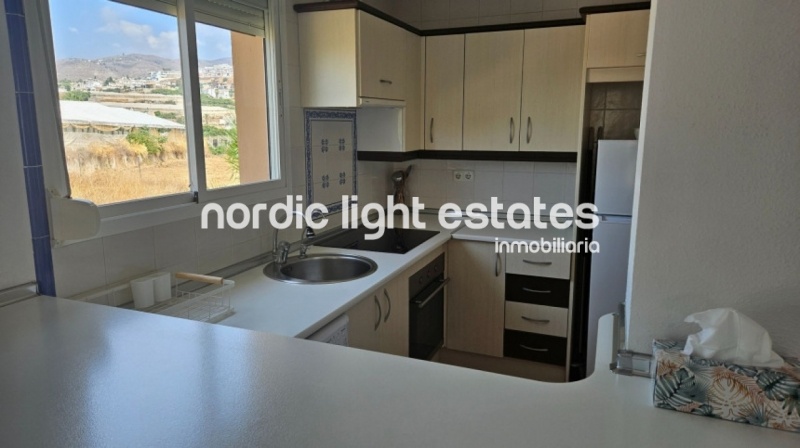 Spacious studio apartment with terrace, parking space and community pool in El Peñoncillo