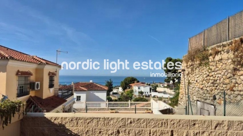 Villa independiente con preciosos jardines en La Cala de Moral