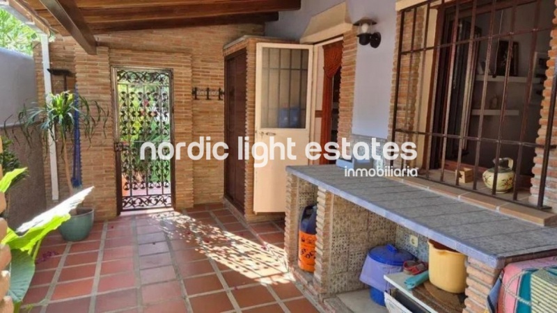 Villa independiente con preciosos jardines en La Cala de Moral