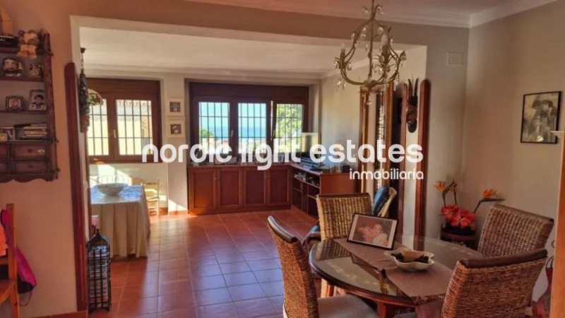 Villa independiente con preciosos jardines en La Cala de Moral
