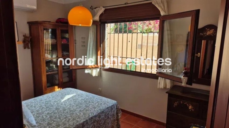 Villa independiente con preciosos jardines en La Cala de Moral