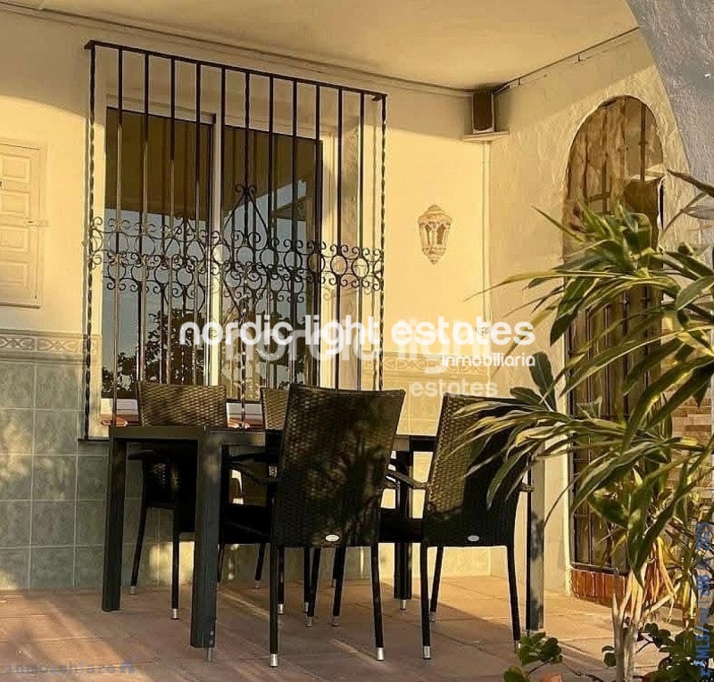 Encantadora casa adosada con 9 plazas de parking privadas en La Noria, Nerja