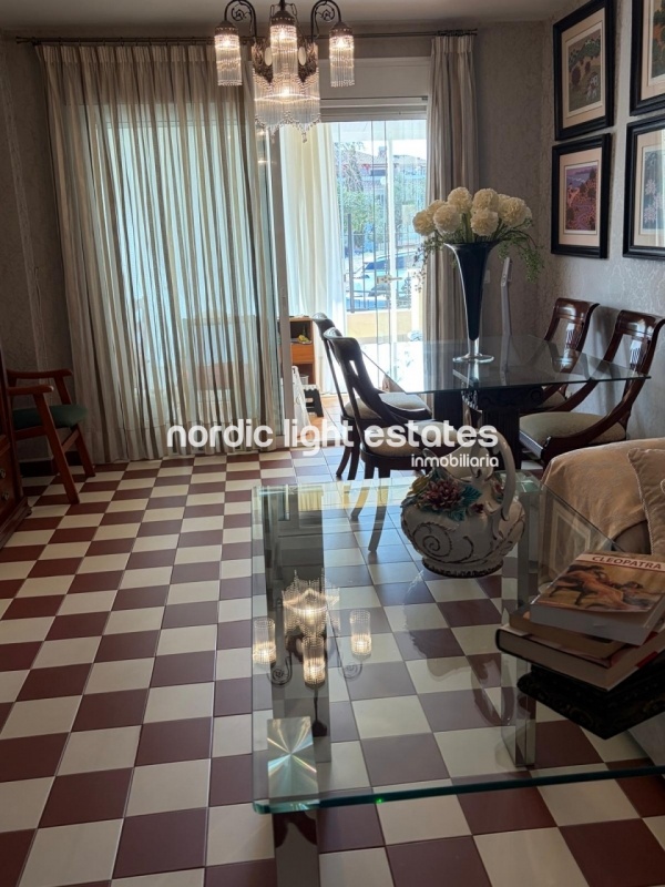 Amplio piso con 2 terrazas grandes, plaza de parking y trastero en Torre del Mar