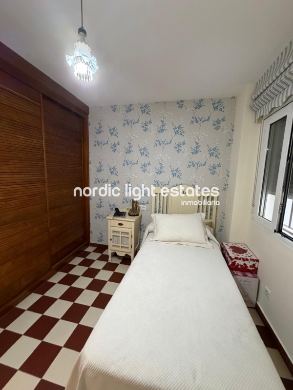 Amplio piso con 2 terrazas grandes, plaza de parking y trastero en Torre del Mar